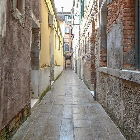 Casa Santa Croce Венеция